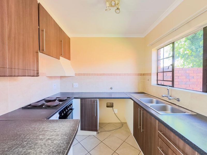 2 Bedroom Simplex With A Private Garden - Photo 4