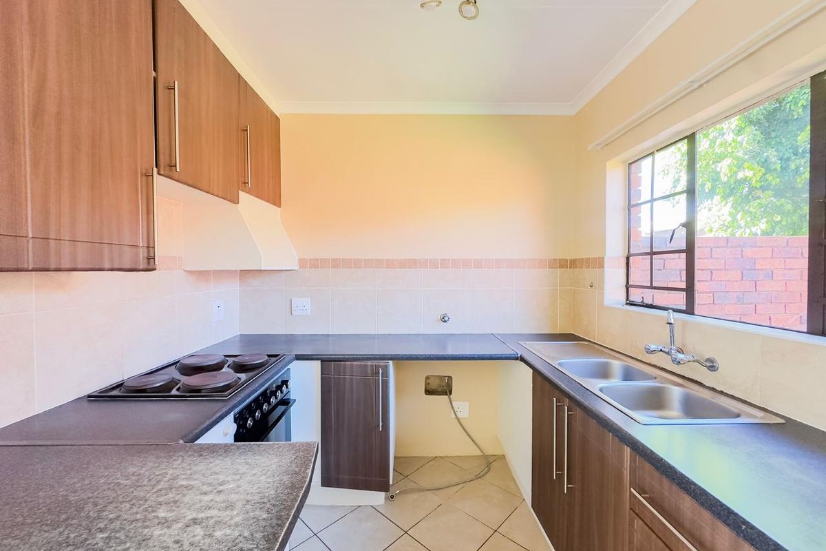 2 Bedroom Simplex With A Private Garden - Photo 4