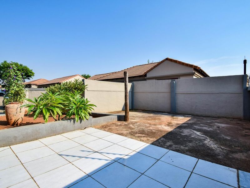 Two bedroom, full-title home in security estate - Willow Park Manor - Photo 5