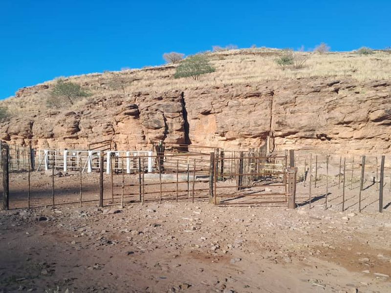IDEAL LIVESTOCK / HUNTING FARM FOR SALE NEAR KEETMANSHOOP - NAMIBIA - Photo 9