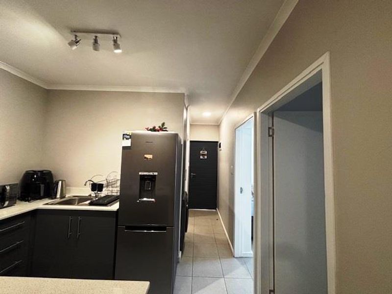 Modern 2 Bedroom Apartment for Rent in Waterfall, Hillcrest - Photo 4