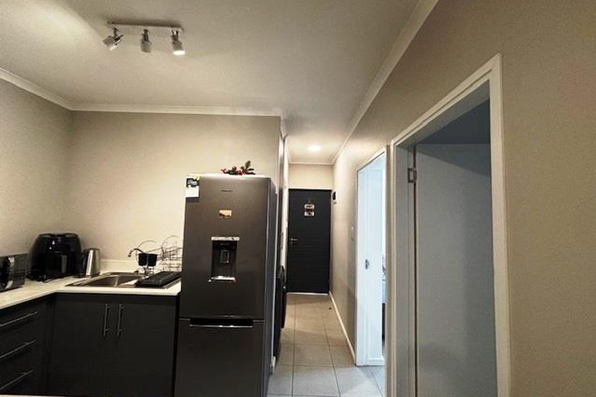 Modern 2 Bedroom Apartment for Rent in Waterfall, Hillcrest - Photo 4