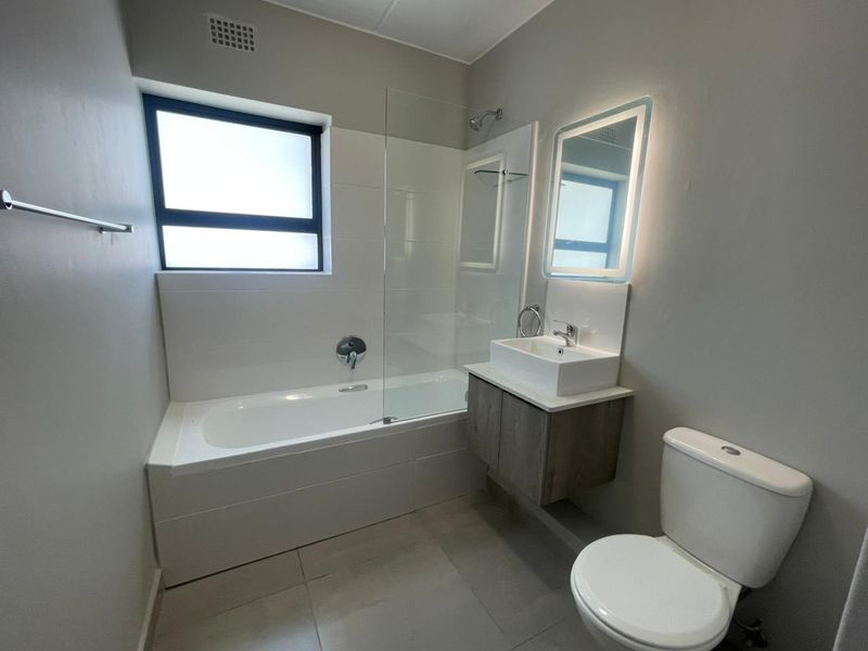 Modern Brand-New 2-Bedroom Apartment | River Views, Rivergate - Photo 8