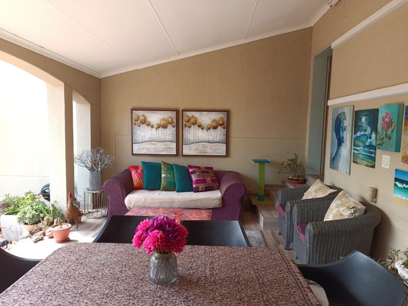 3 Bedroom Townhouse For Sale in Avis - Photo 4