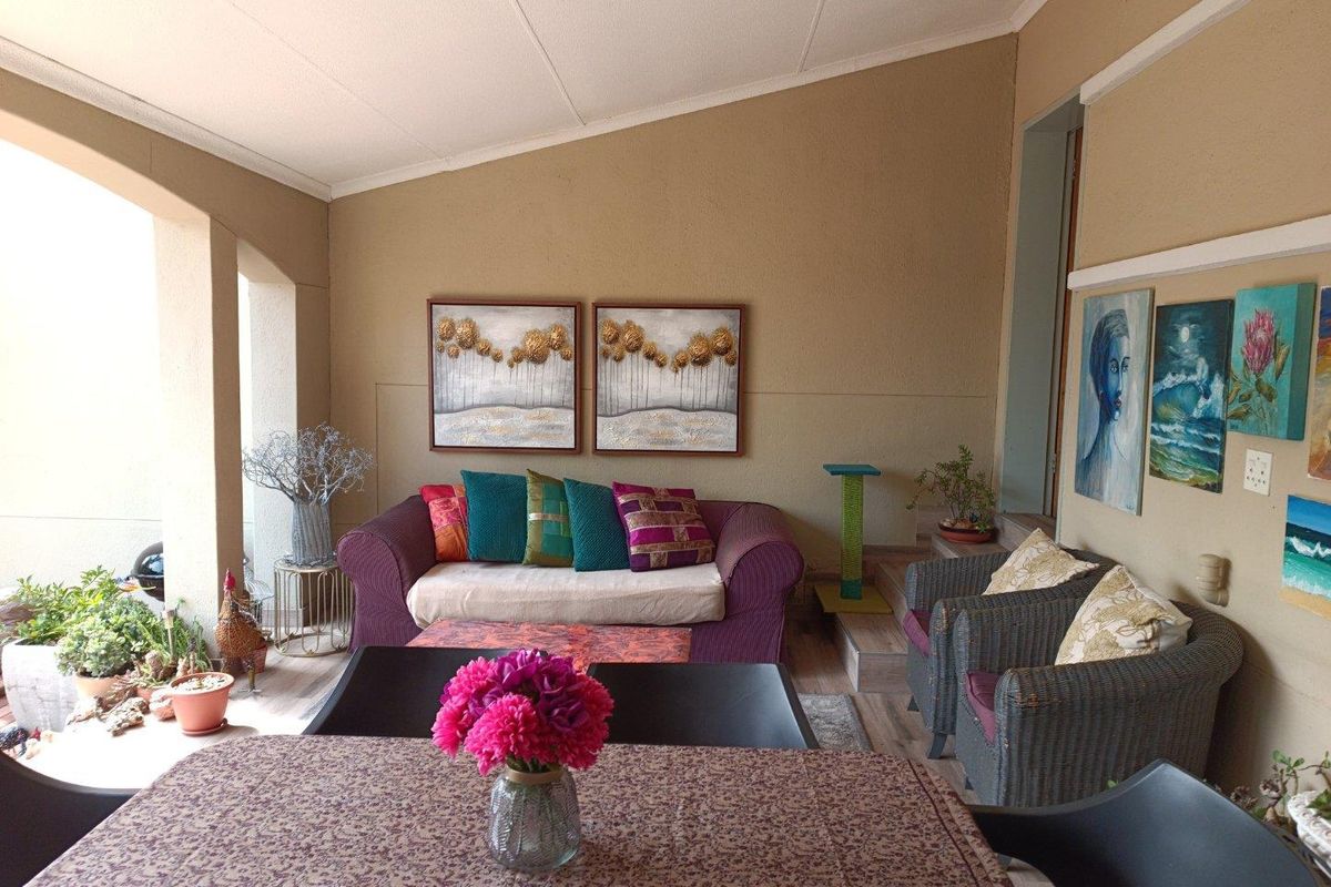 3 Bedroom Townhouse For Sale in Avis - Photo 4