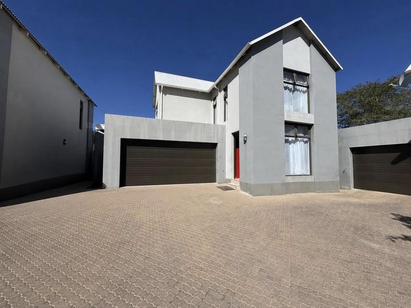 3 Bedroom Townhouse For Sale in Elisenheim - Photo 1