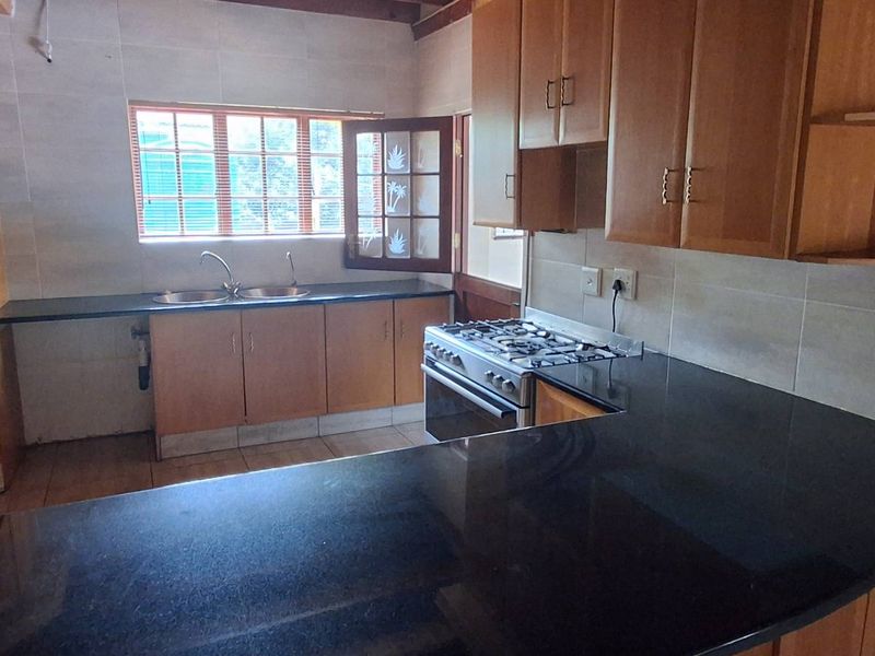 4 Bed Entertainer's Dream - Photo 3