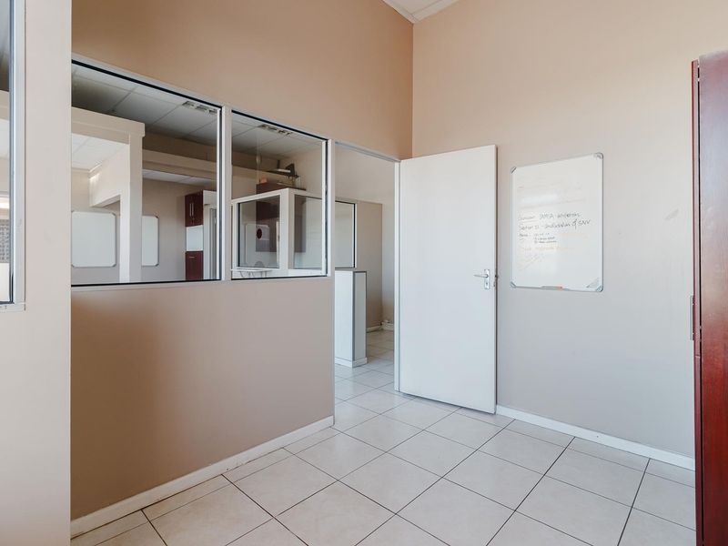 GREAT COMMERCIAL AND RETAIL PROPERTY - Photo 3