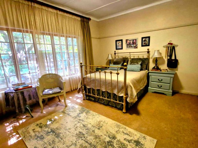 COTTAGE STYLE HOME OF CHARACTER IN THE HEART OF RIETONDALE - Photo 5