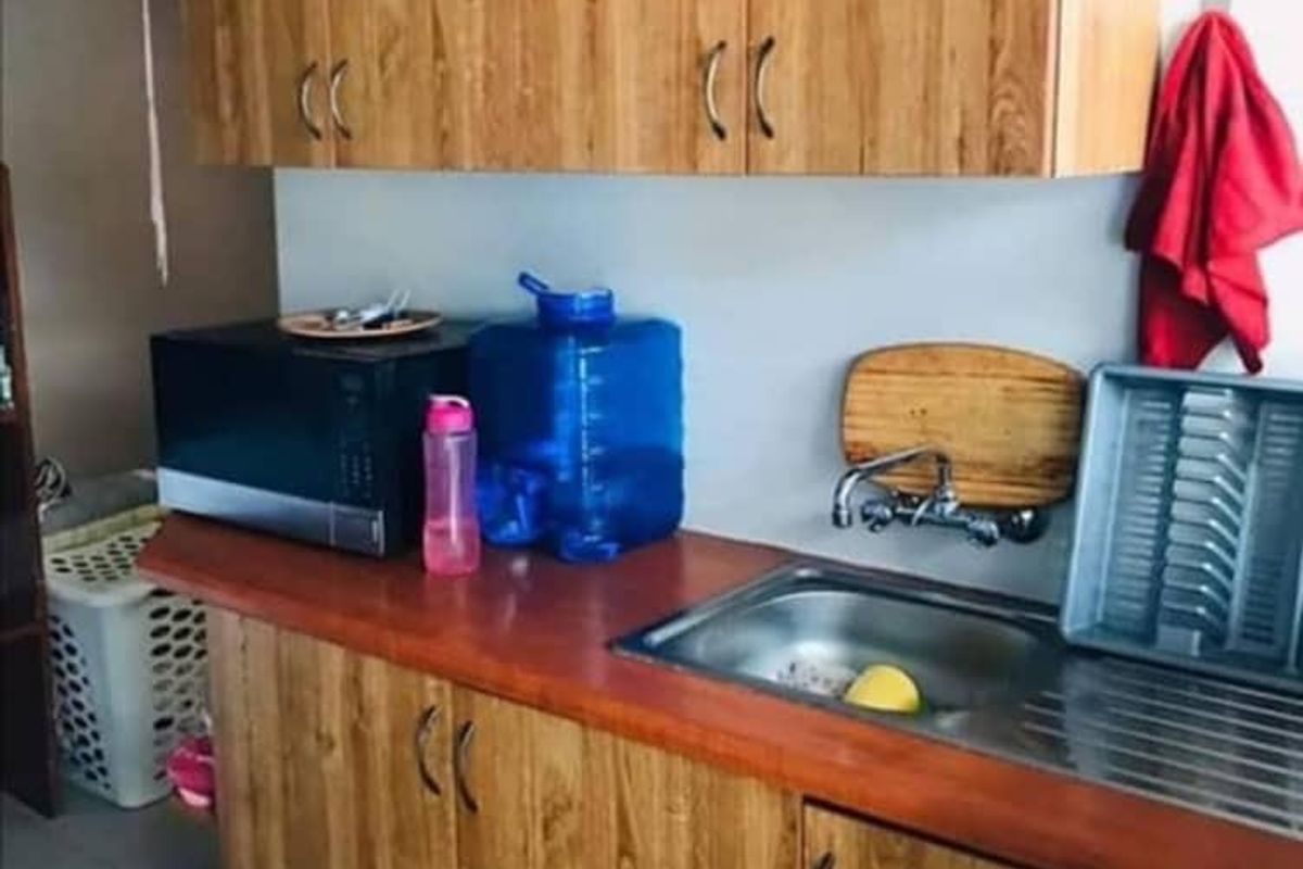 Windhoek Khomasdal: 4 Bedroom house with Flat is For Sale - Photo 5