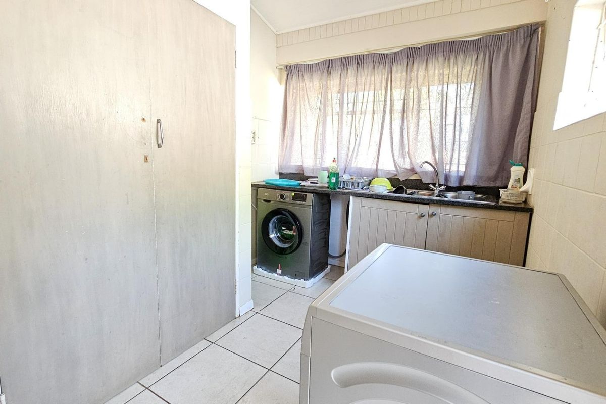 Elegant Family Home in Lynnwood Glen – Perfect for Entertaining - Photo 5