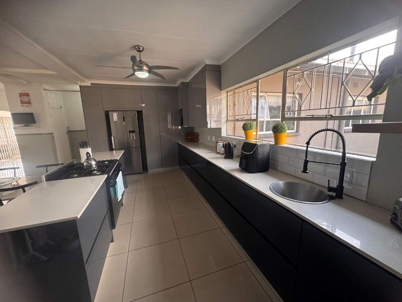 Move In Ready Family Home - Photo 3