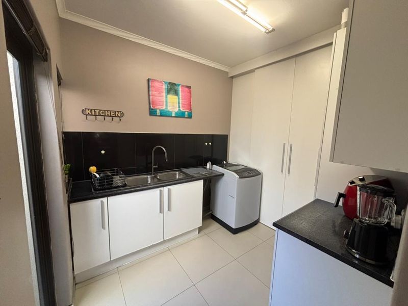 3 Bedroom House For Sale in Kleine Kuppe - Photo 6