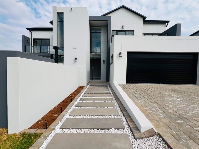 Modern 4 Bedroom Luxury Home in FountainBrook for Sale - Photo 6