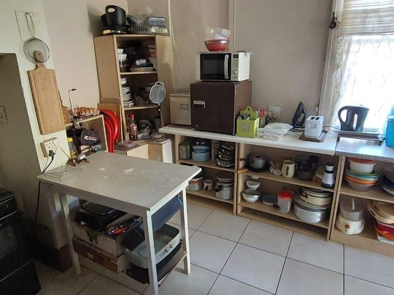 3 Bedroom Home with Extensive Level Garden - Photo 7