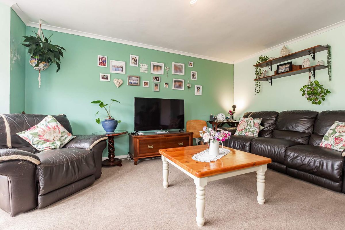 Beautiful 3-Bedroom Home in a Peaceful Neighbourhood - Photo 2