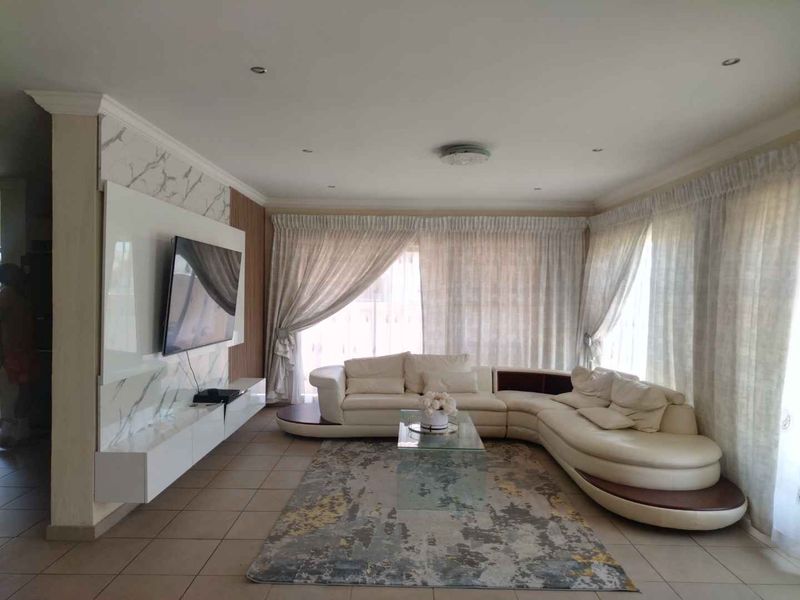 Your dream home awaits - Photo 5