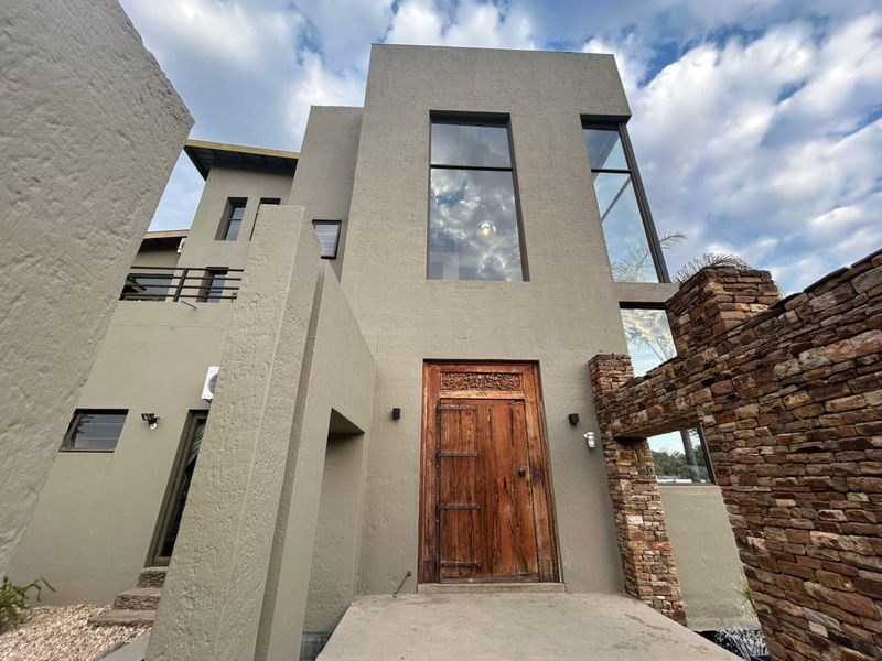 🏡 Refined Luxury in Windhoek’s Prestigious Ludwigsdorf - Photo 7