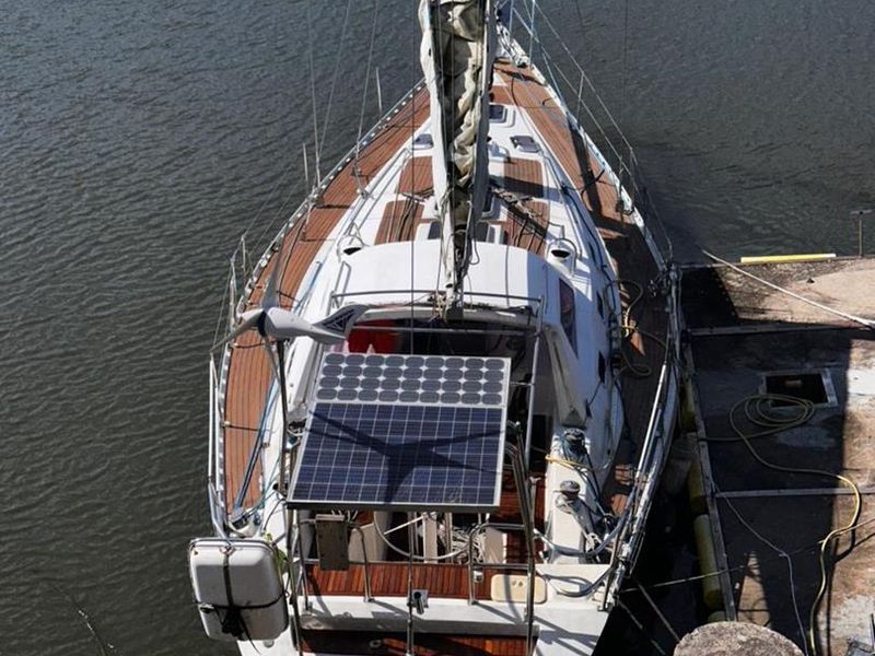 ⚓ Waterfront Luxury Living with Private Jetty & 42ft Yacht Included! ⚓ - Photo 4