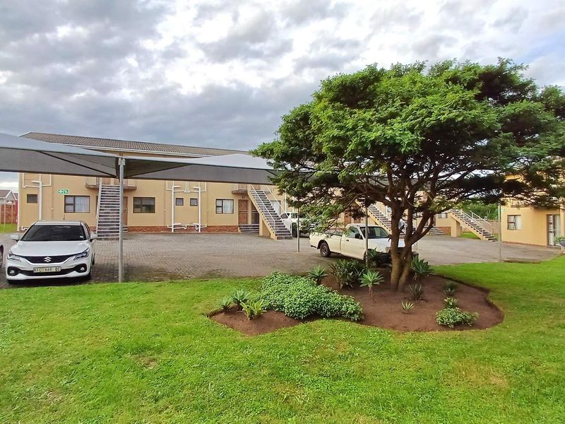 Starter home in a centrally located complex - Photo 9