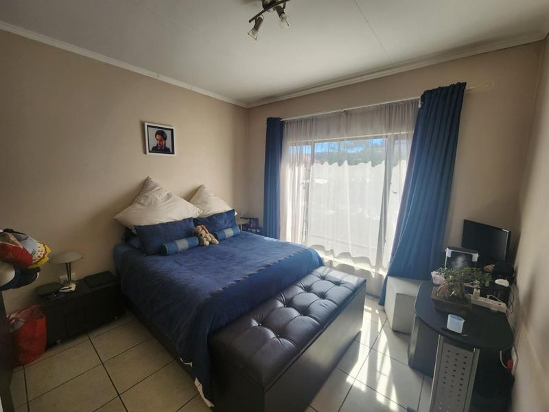 Charming North-Facing 2-Bedroom Unit in Modern Complex - Photo 8