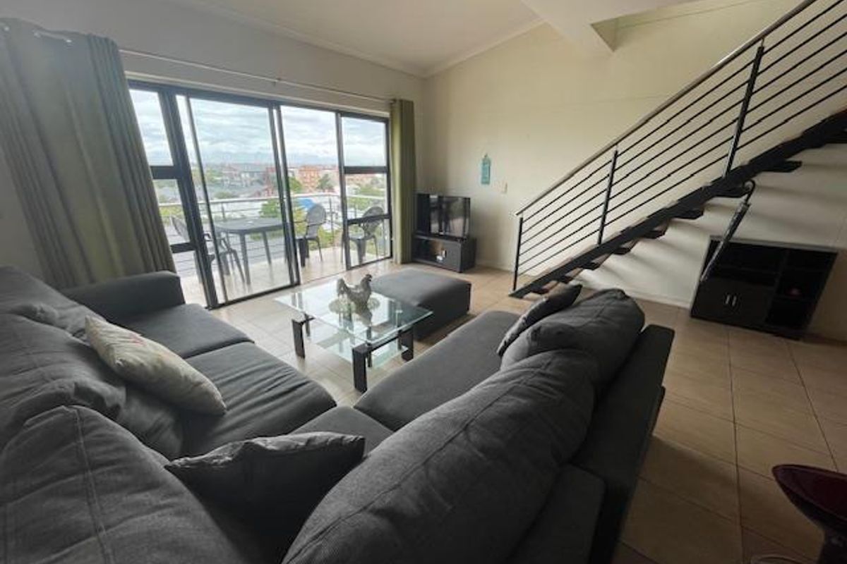 2 Beds Duplex furnished apartment with 1 basement park, 2 balconies with views - Photo 4