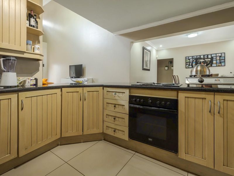 Four bedroom home in Security Estate - Olympus - Photo 6