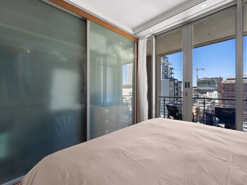 Five-star hotel living in the heart of Cape Town - Photo 5