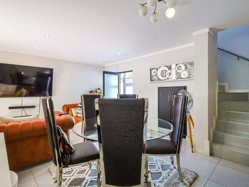 Spacious 2-Bedroom, 2-Bathroom Duplex in Equestria - Photo 9