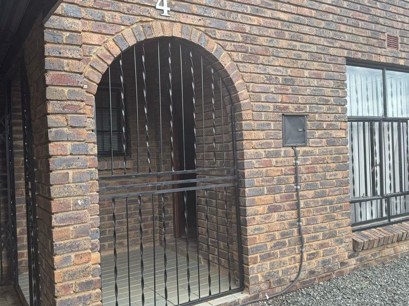 House with a flat for sale in Homevale - Photo 2