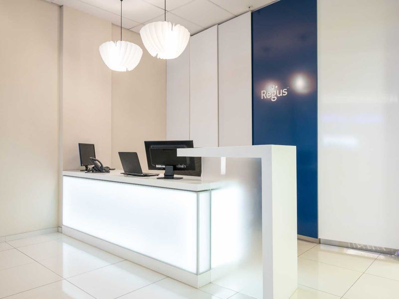Move into ready-to-use serviced office space for 15 persons in Regus Dainfern, Maroun Square. - Photo 4
