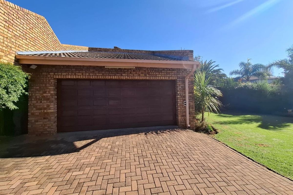 Where Warmth Meets Effortless Living in Old Aerorand - Excellent investment opportunity - Photo 3