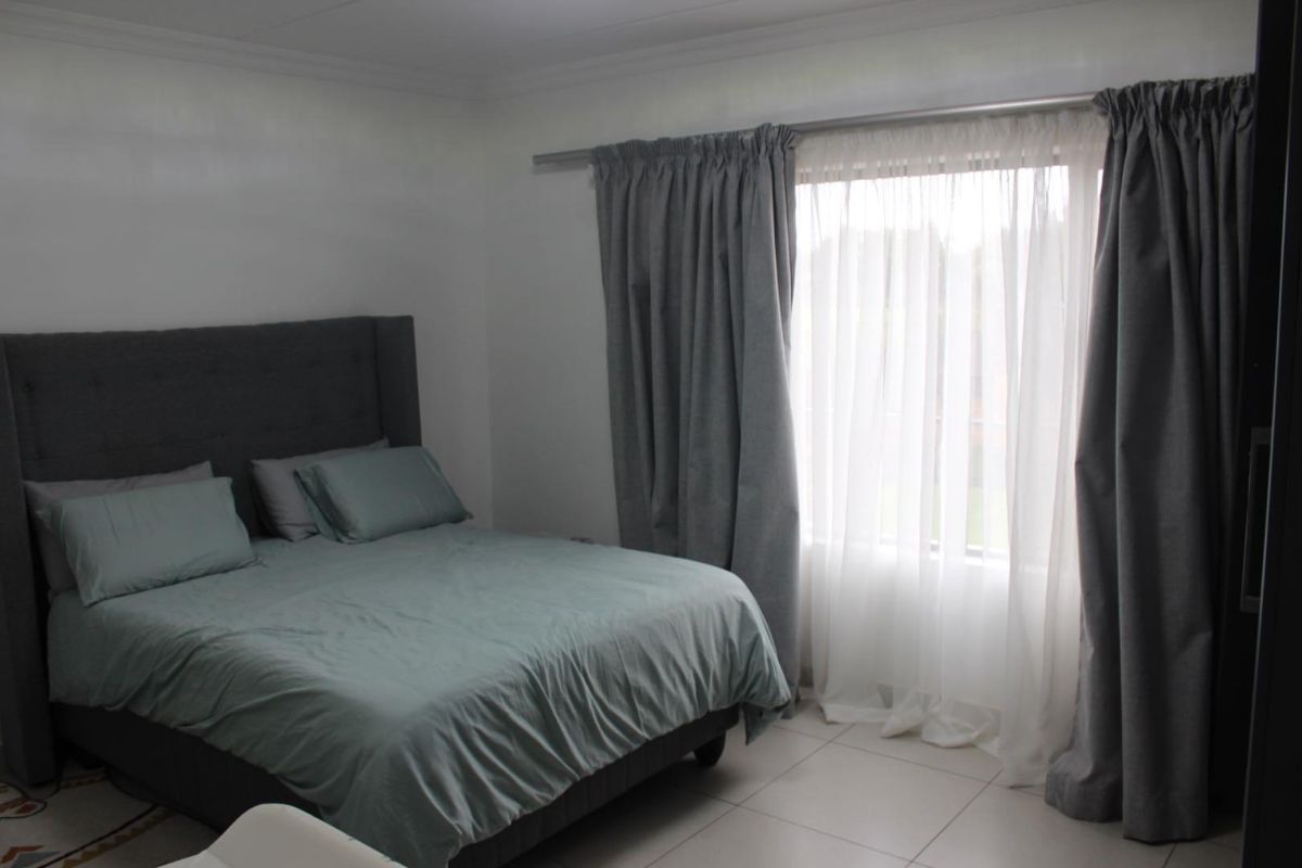 Two bedroom Two Bathroom Apartment - Photo 5