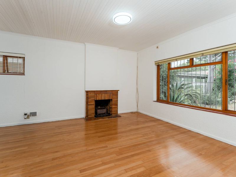 Charming Corner-Plot Home Opposite Royal Cape Golf Course - Photo 6