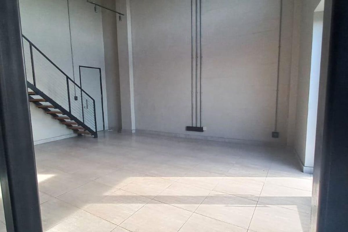 Stylish 3-Bedroom Loft Apartment – Modern Living Across Two Levels - Photo 5