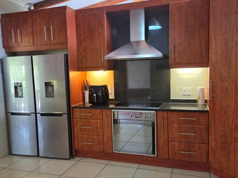 Stunning 4 bedroom home with flatlet in Verwoerdpark - Photo 8