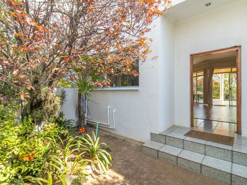 Delightful 3 Bed Family Home within walking distance to St Stithians College - Photo 3