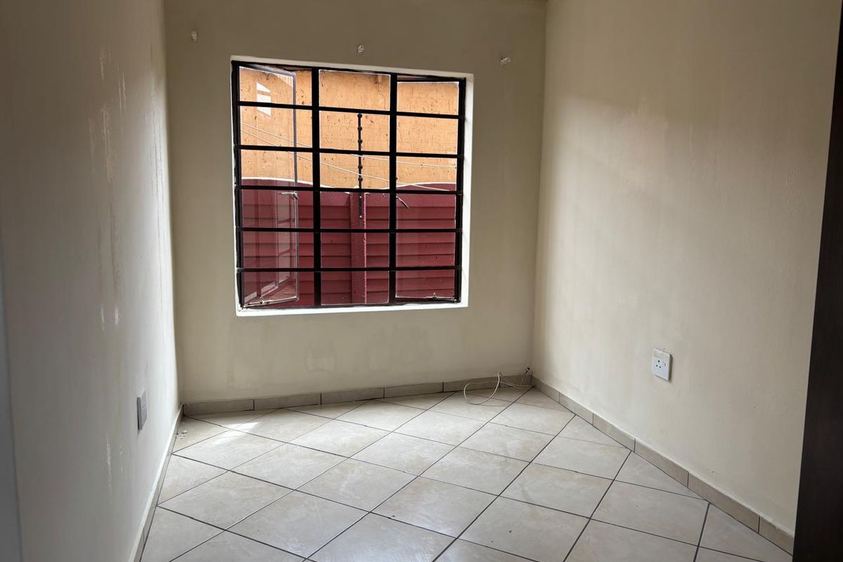 2 Bedroom Apartments for sale in Kempton Park - Photo 5