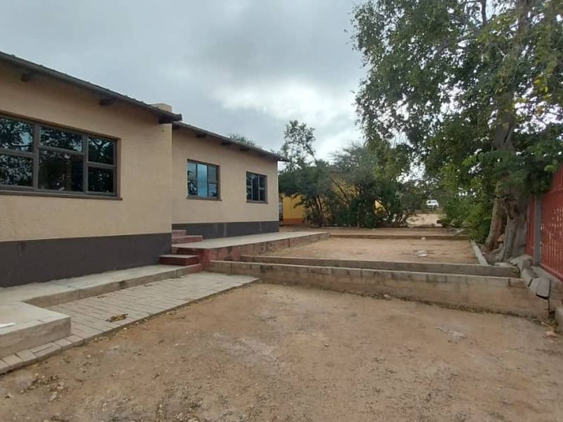 Spacious 3BR Home with Entertainment Area & Ample Parking - Photo 5