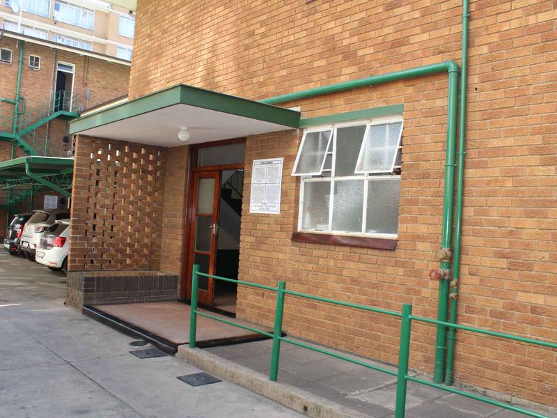 0.5-Bedroom Flat to Let – Thabazimbi, Sunnyside - Photo 2