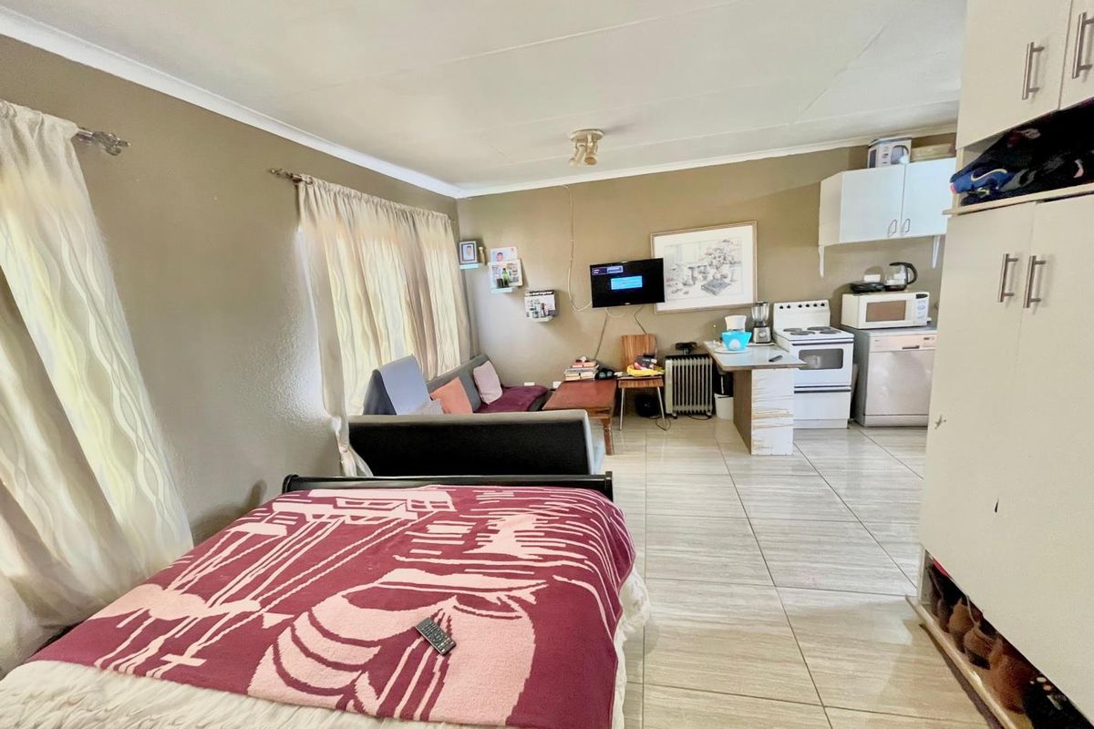 Perfect 1-Bedroom Haven: Open-Plan Living & Outdoor Bliss! - Photo 5