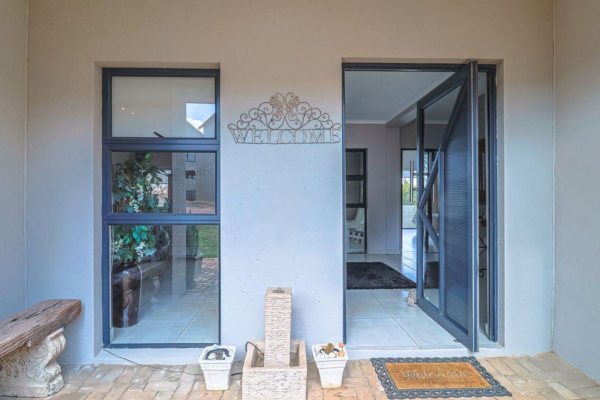 Modern convenience and natural tranquility - Photo 2