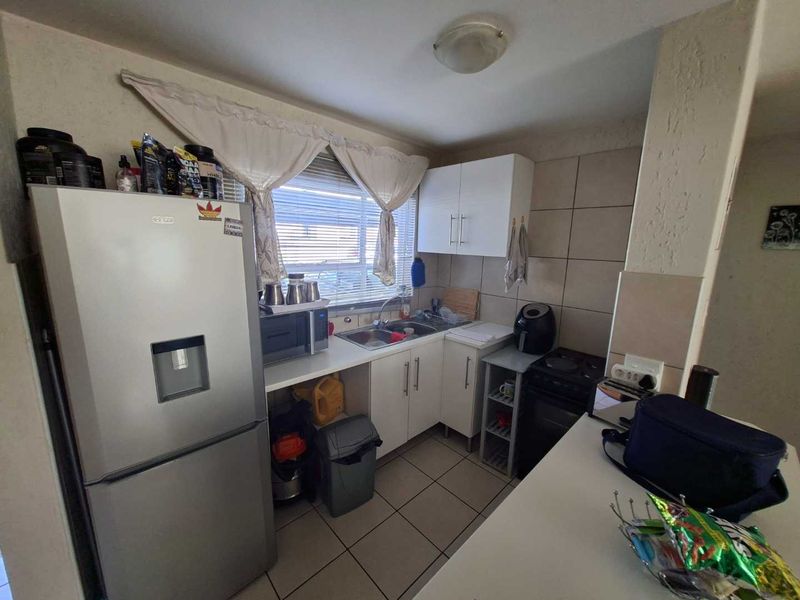 CHARMING, STYLISH & READY TO MOVE IN! - Photo 7