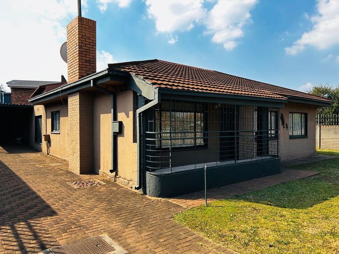 Property #2502879, House For Sale in Vanderbijlpark Central West 5