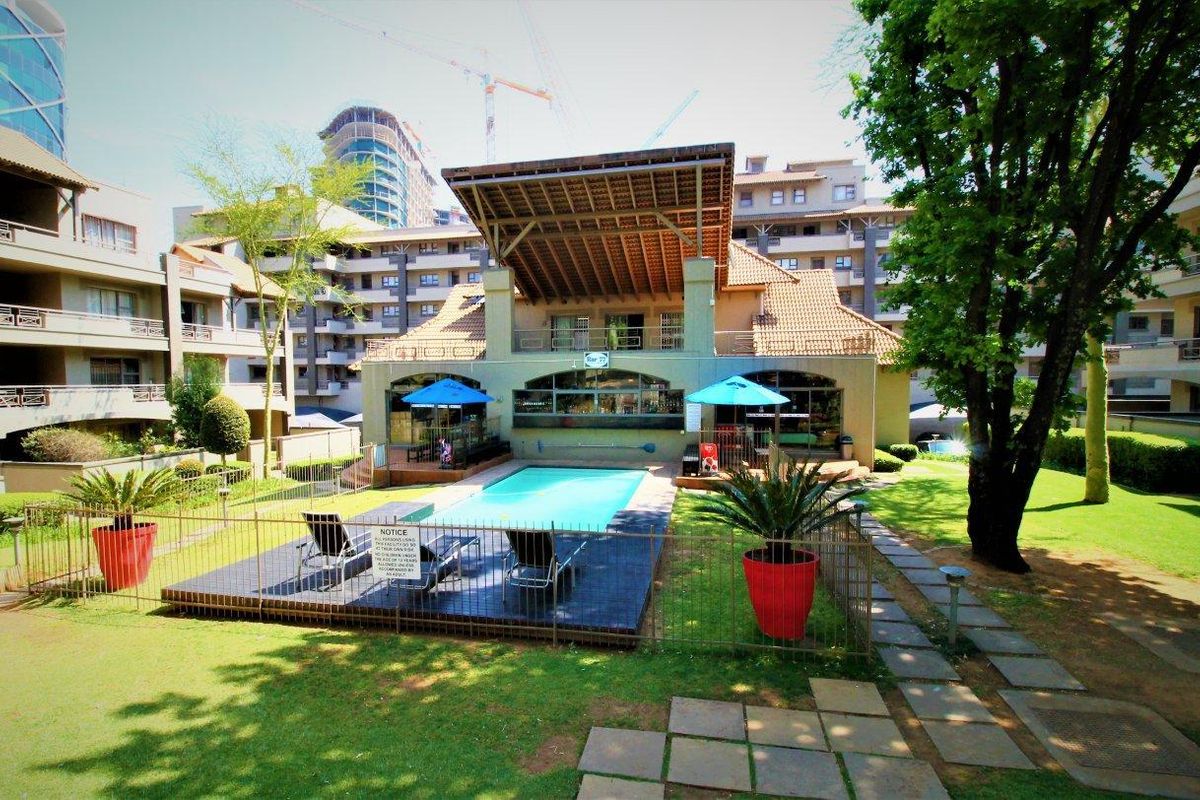 SOPHISTICATED 2 BED APARTMENT AT 77 ON GRAYSTON - Photo 2