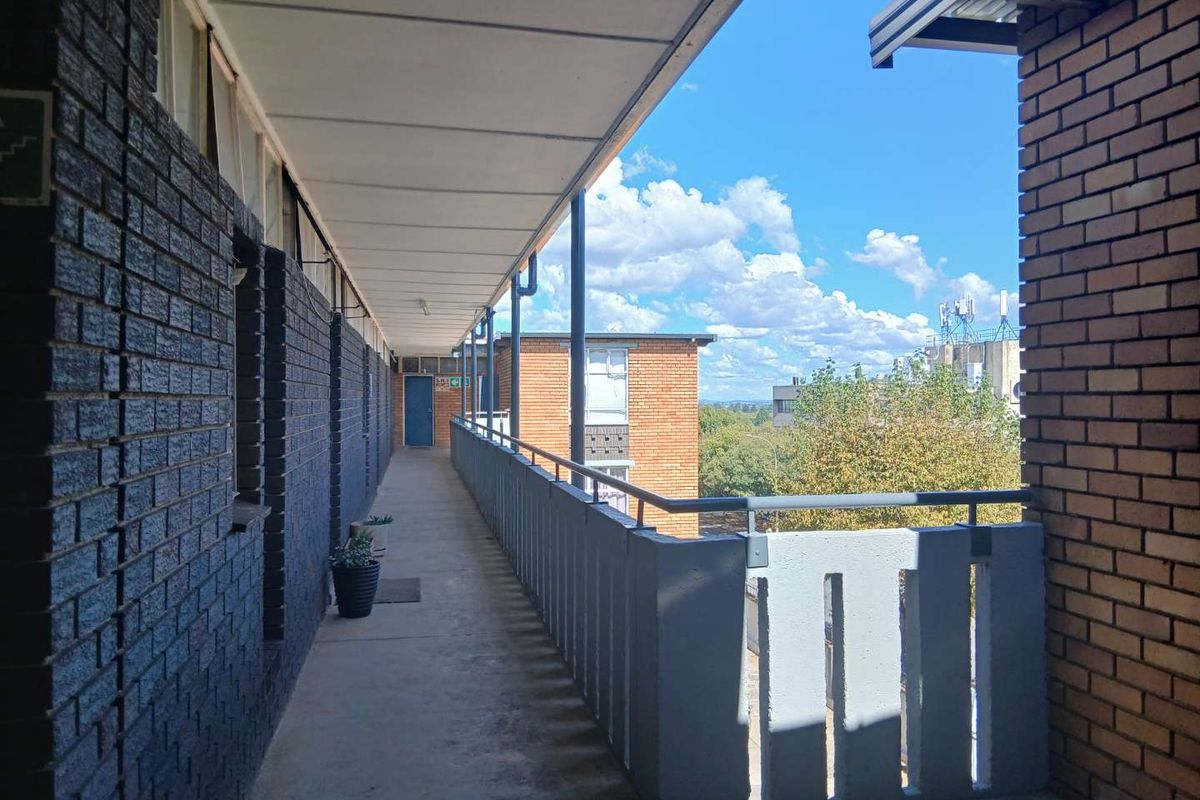 2 Bedroom unit for Rental in Marlands Germiston - Photo 2