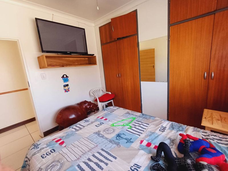 Spacious and Versatile Home with 3 Beds, 2 Baths + 1 Bed, 1 Bath Granny Flat! - Photo 10