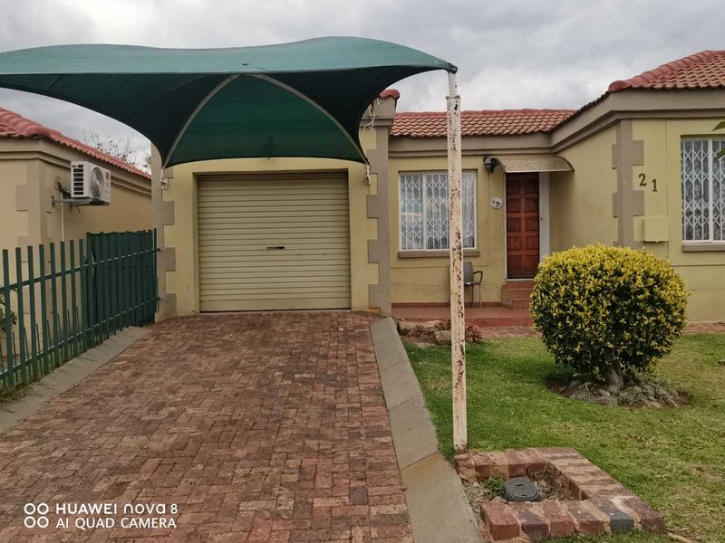 Low-Maintenance 2BR Home in Safe, Well-Maintained Complex - Photo 4
