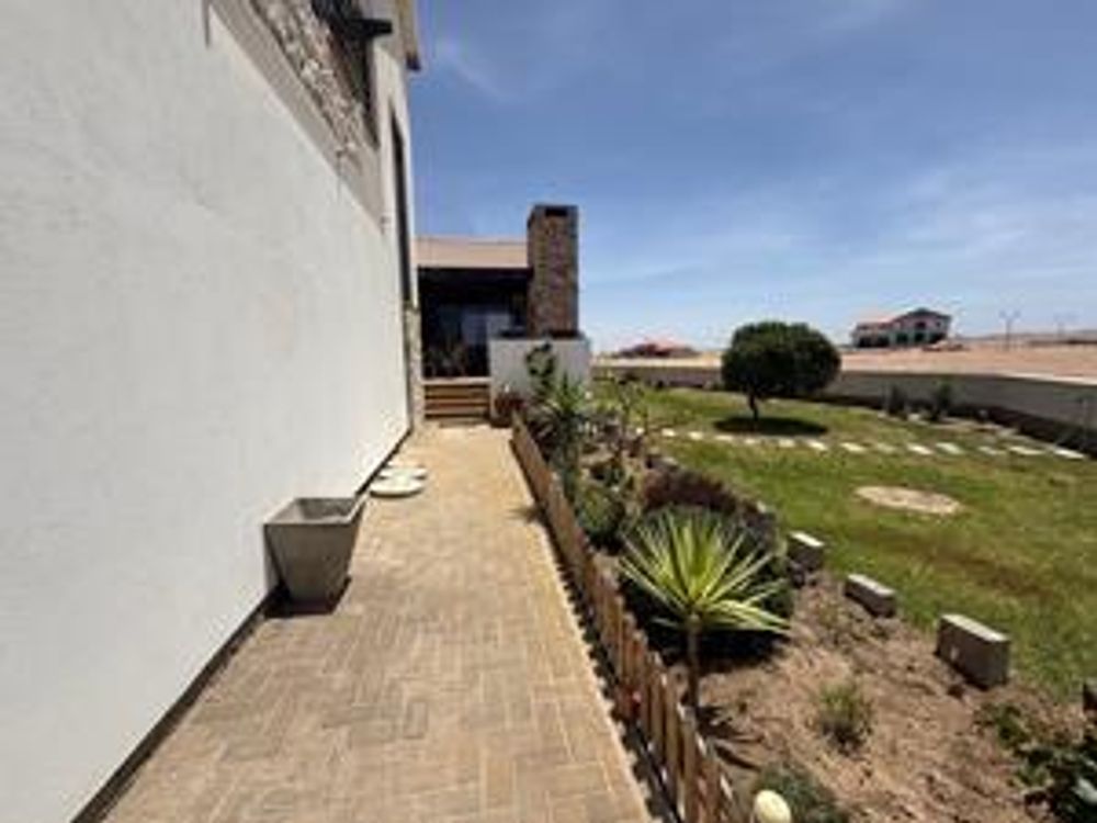 view of the property 