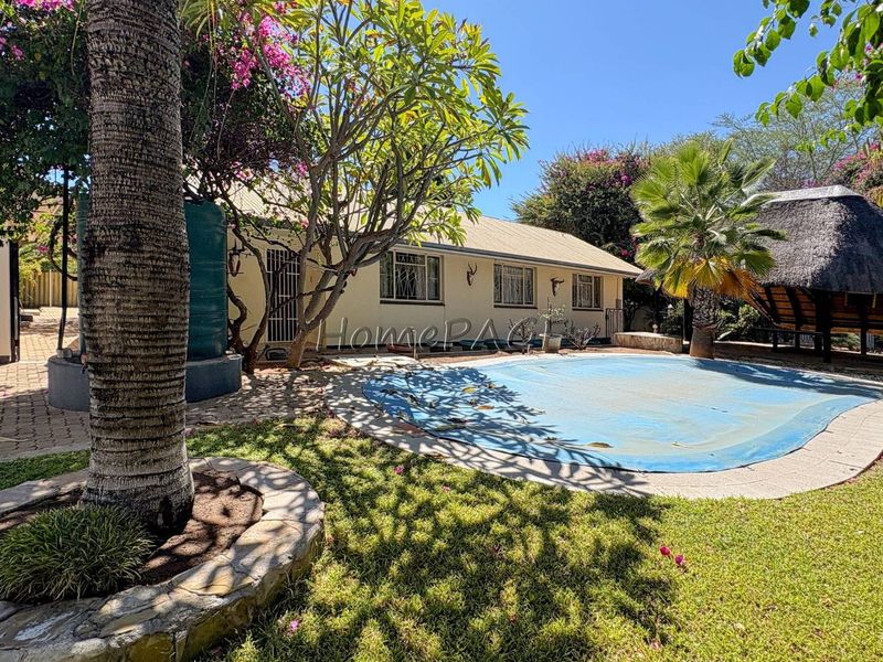 Otjiwarongo:  Home with 5 Bedrooms is for sale - Photo 6